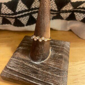 Dainty Gold Crystal Wave Ring — Stackable, Bezel-Set Stones 7.5